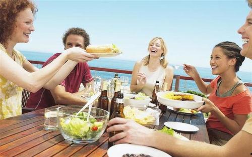 花样吃瓜聚餐文案,共享欢乐时光