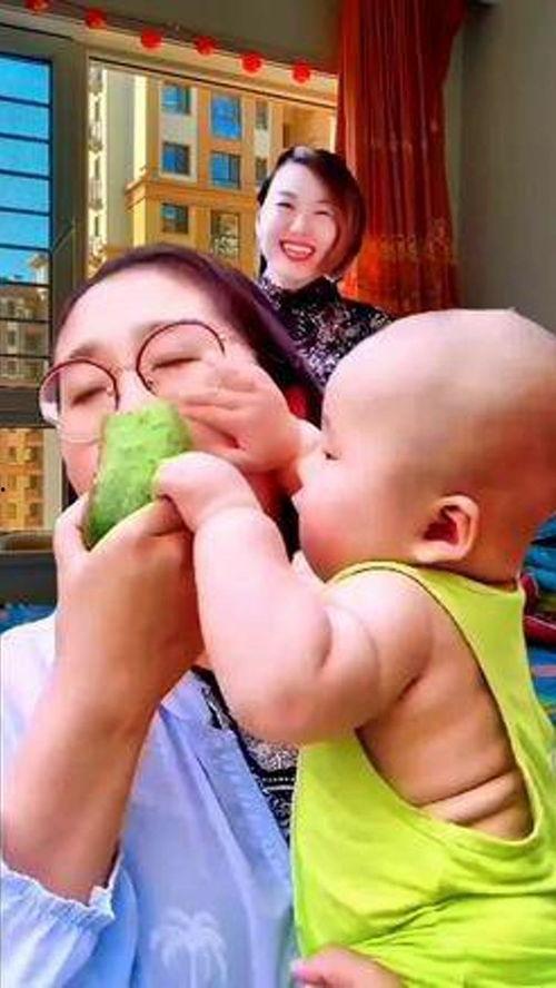 挑战萌娃吃瓜视频