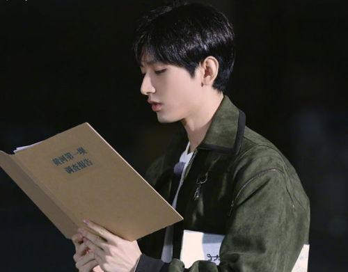 成毅吃瓜视频,揭秘娱乐圈幕后真相