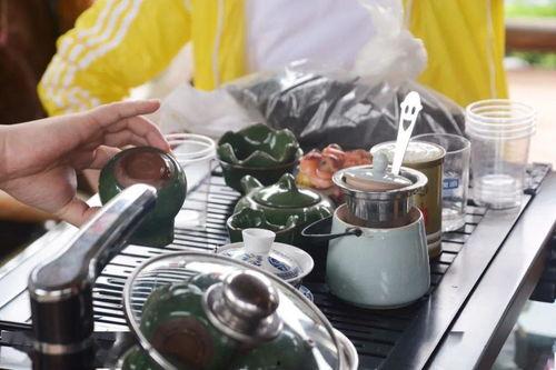 喝茶吃瓜打牌,休闲时光乐无边