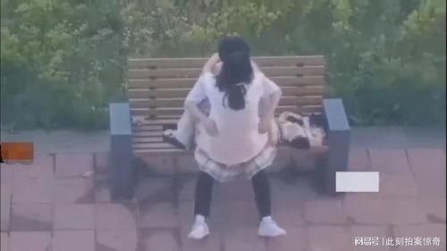 吃瓜校园情侣,甜蜜情侣的甜蜜日常