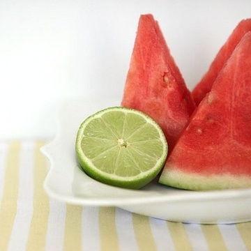 夏日吃瓜头像男,男生们的悠闲时光